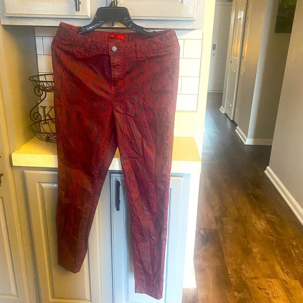 Women’s Jennifer Lopez brand skinny snake print jeans